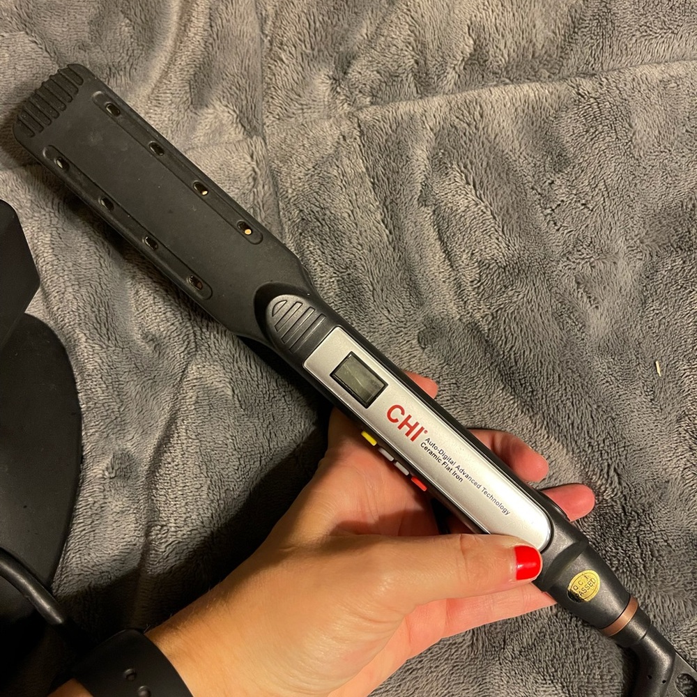 CHI 1-1/4” ceramic advanced wet to dry flat iron